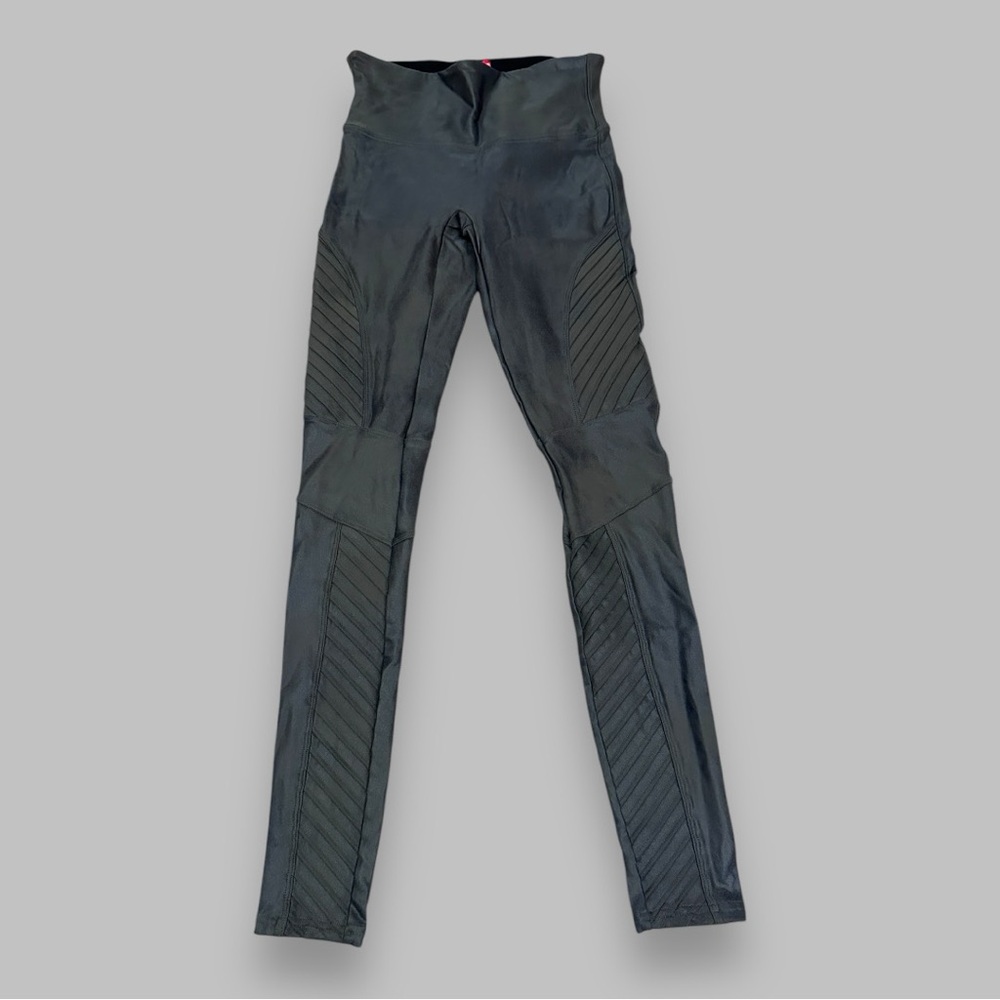 🎉HP🎉 Excellent Used Condition SPANX Moto Legging in Gunmetal Grey. Size Small. - Picture 5 of 13